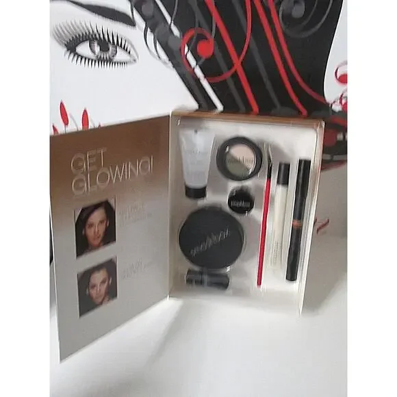SMASHBOX KEEP IT GLOWING #4 8 PIECE MAKE UP SET BOXED